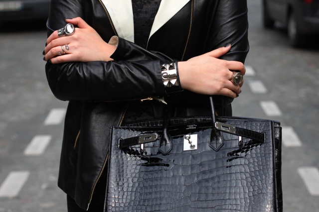 black hermes bag, black hermes bracalet, ysl artsy ring blogger, fashion blogger paris, black outfit